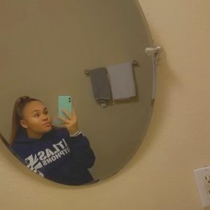 Meet your Posher, Leslie